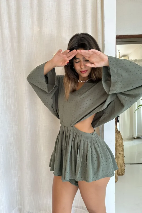 MACAQUINHO CLÉO MILITAR